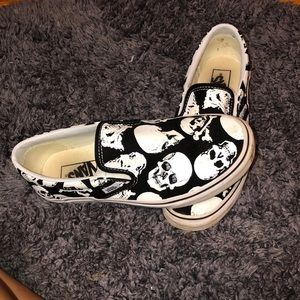 skull design slip-on vans